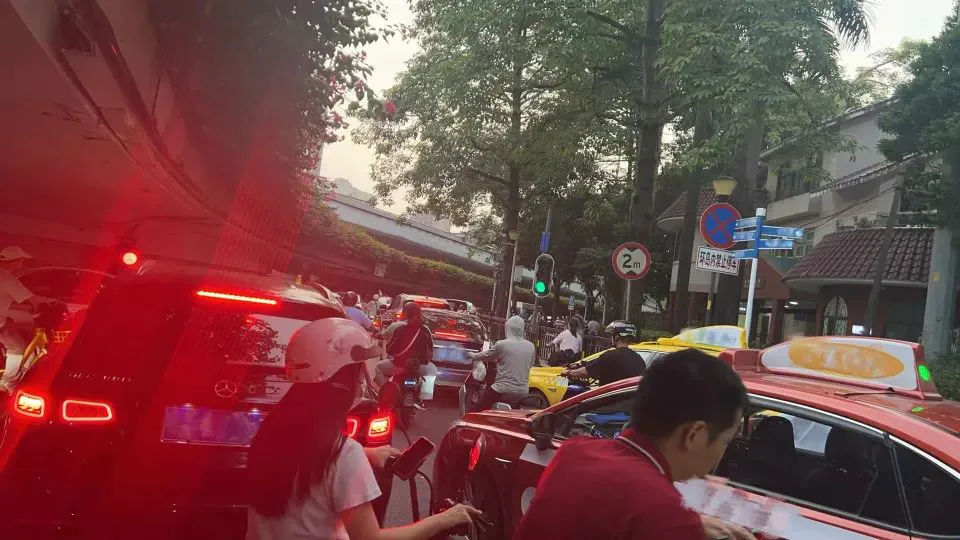 骑电动自行车，我有多“尴尬”